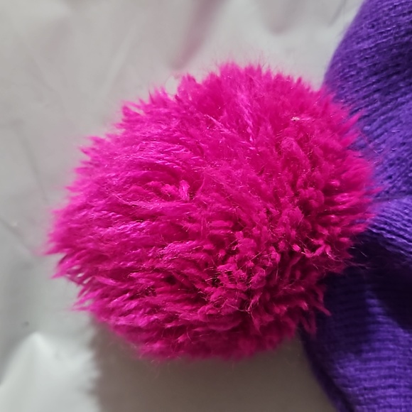 DREAMWORKS Girls Trolls Purple/Pink Poppy Winter Knit Cap w/Pompom + Knit Gloves - Picture 4 of 10